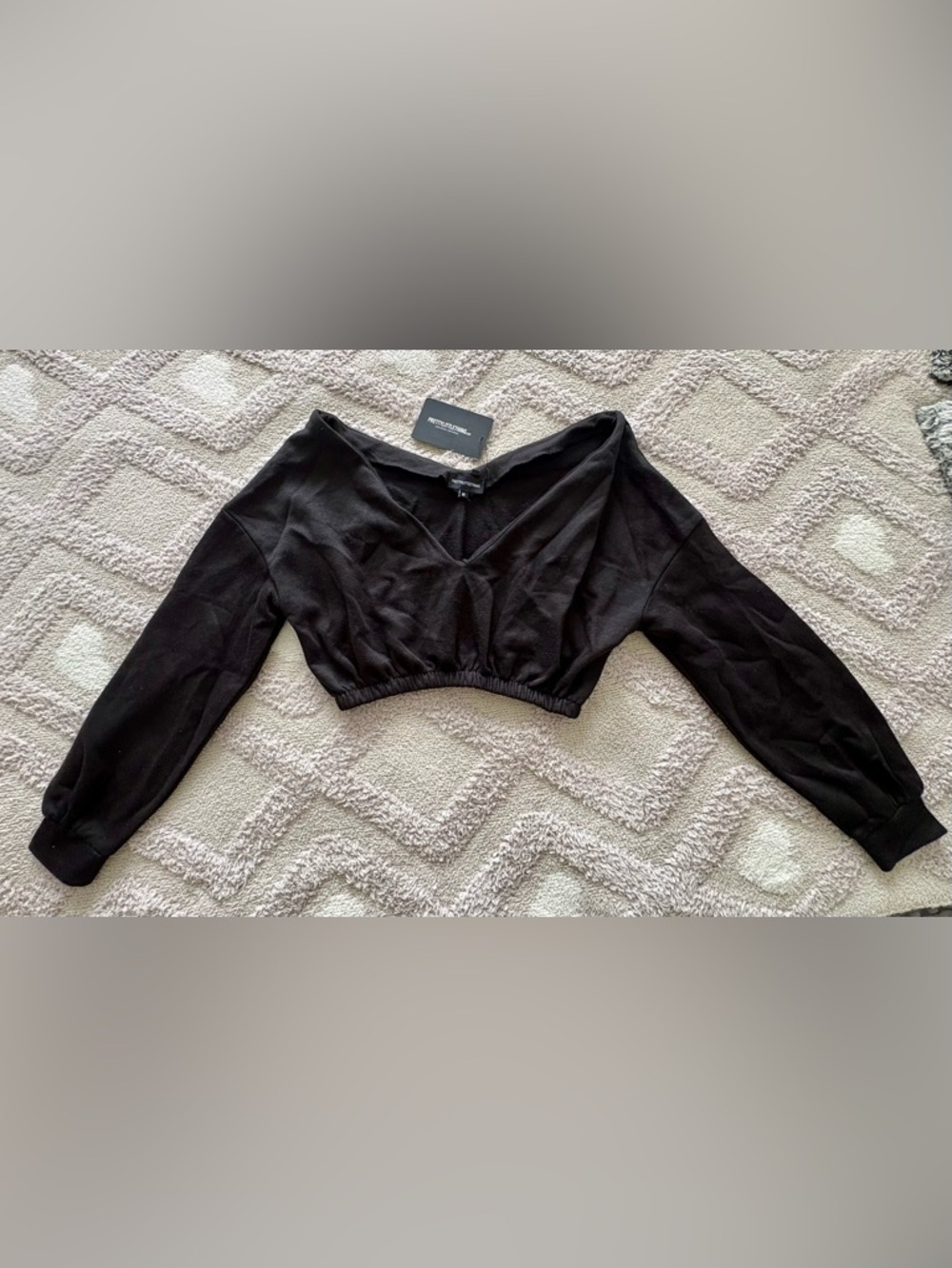 PRETTYLITTLETHING Black V-Neck Cropped Long Sleeve Top